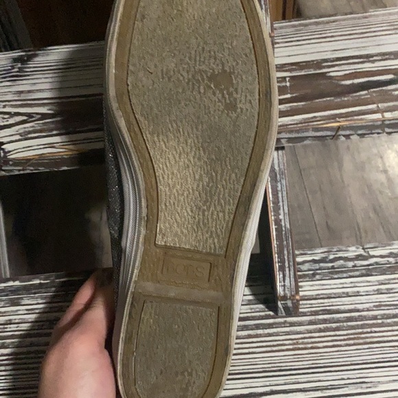 Youth bobs size 6. Sparkly silver color. - Picture 6 of 7